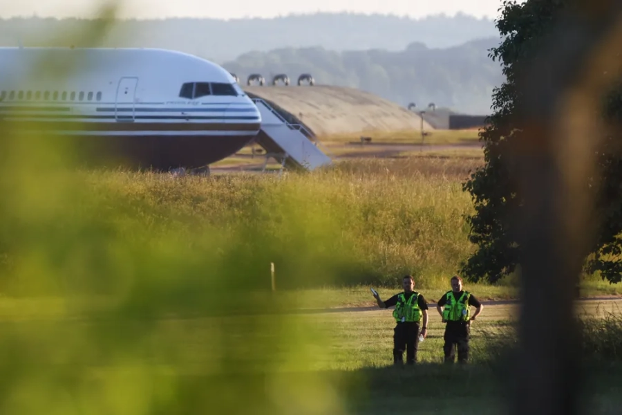 Mais de 600 brasileiros são deportados do Reino Unido em voos secretos do governo, diz jornal