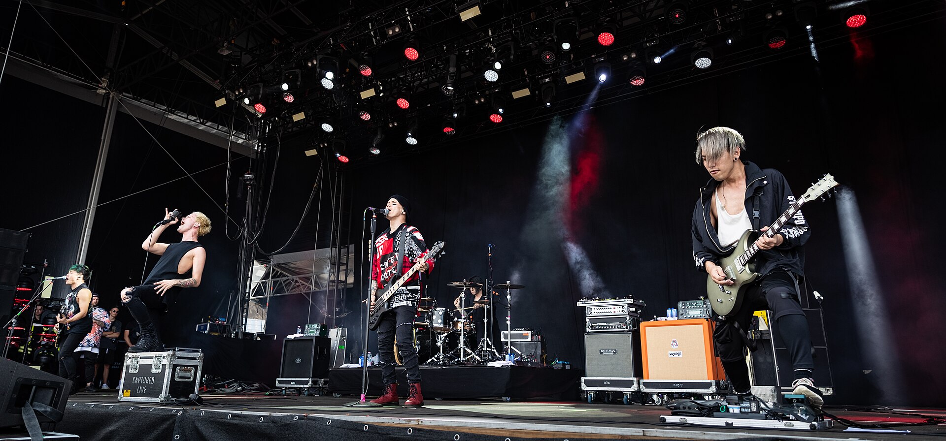 Imagem de referência de Coldrain, descrito nos dados abertos como banda de metal japonesa