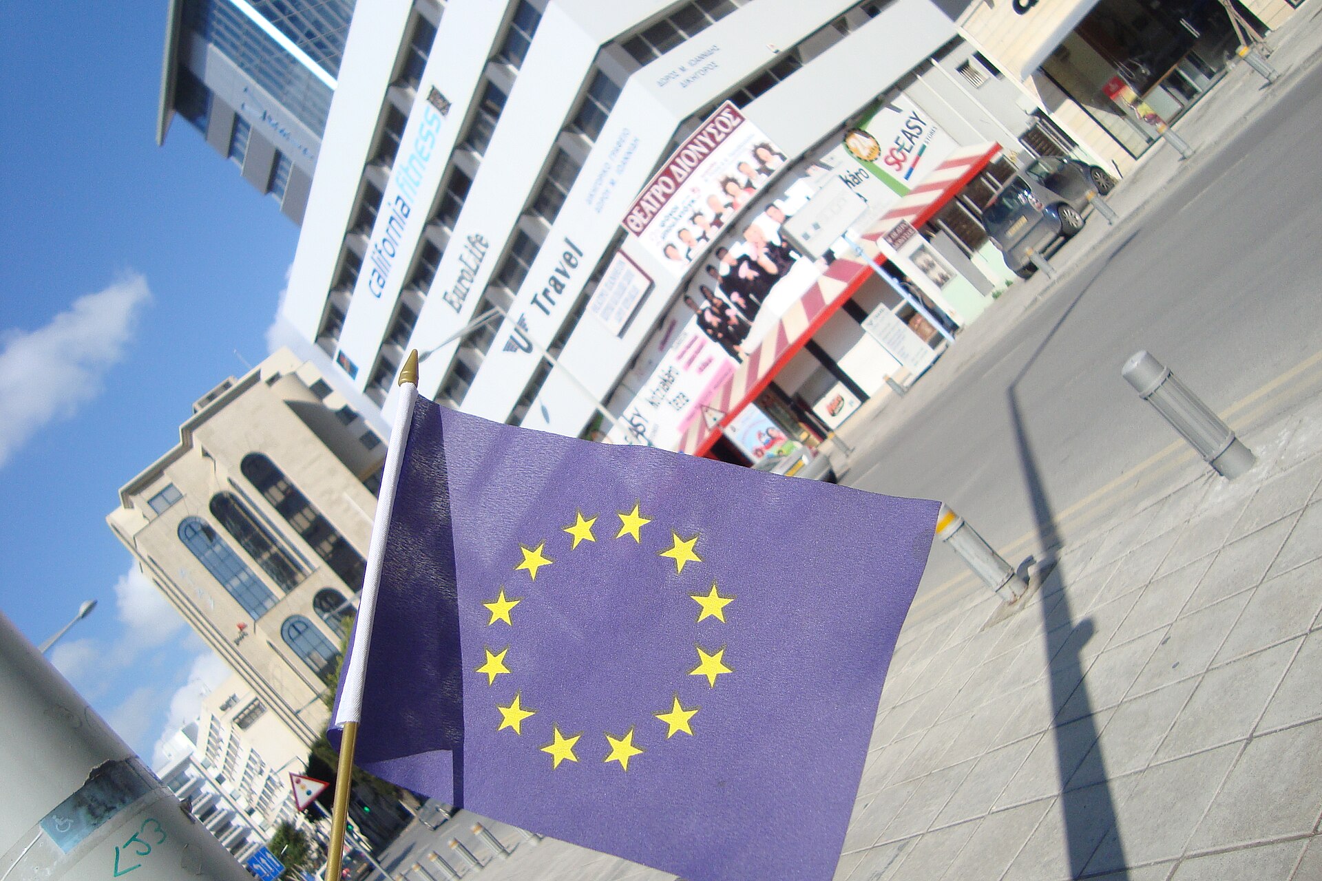 Imagem de referência de Bandeira da União Europeia, descrito nos dados abertos como símbolo oficial usado pelo Conselho da Europa e pela União Europeia