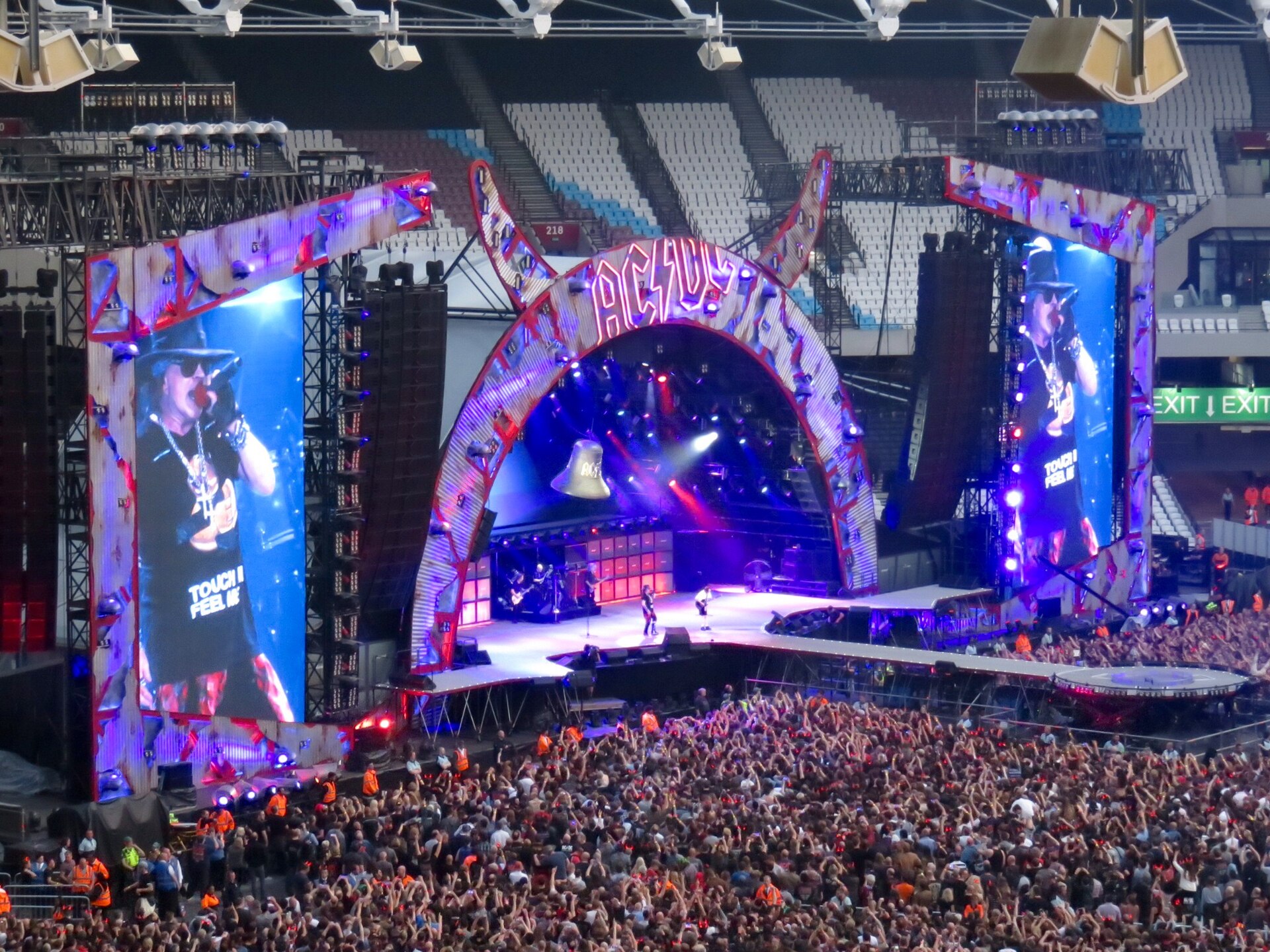 Imagem de referência de AC/DC, descrito nos dados abertos como banda australiana