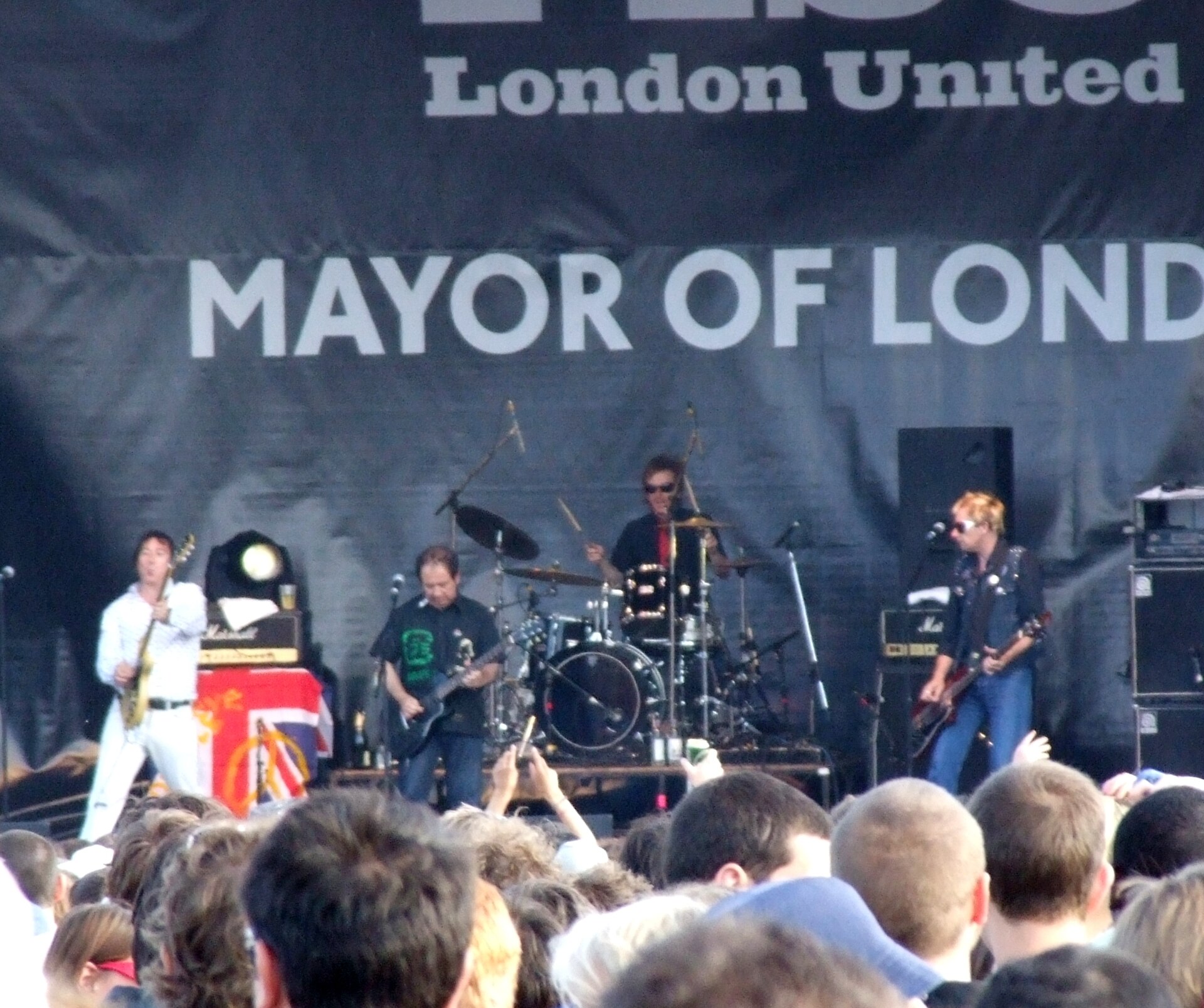 Imagem de referência de Buzzcocks, descrito nos dados abertos como banda britânica