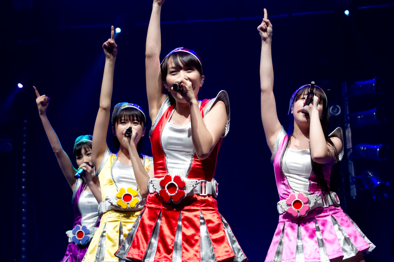 Imagem de referência de Momoiro Clover Z, descrito nos dados abertos como grupo de música feminina japonesa