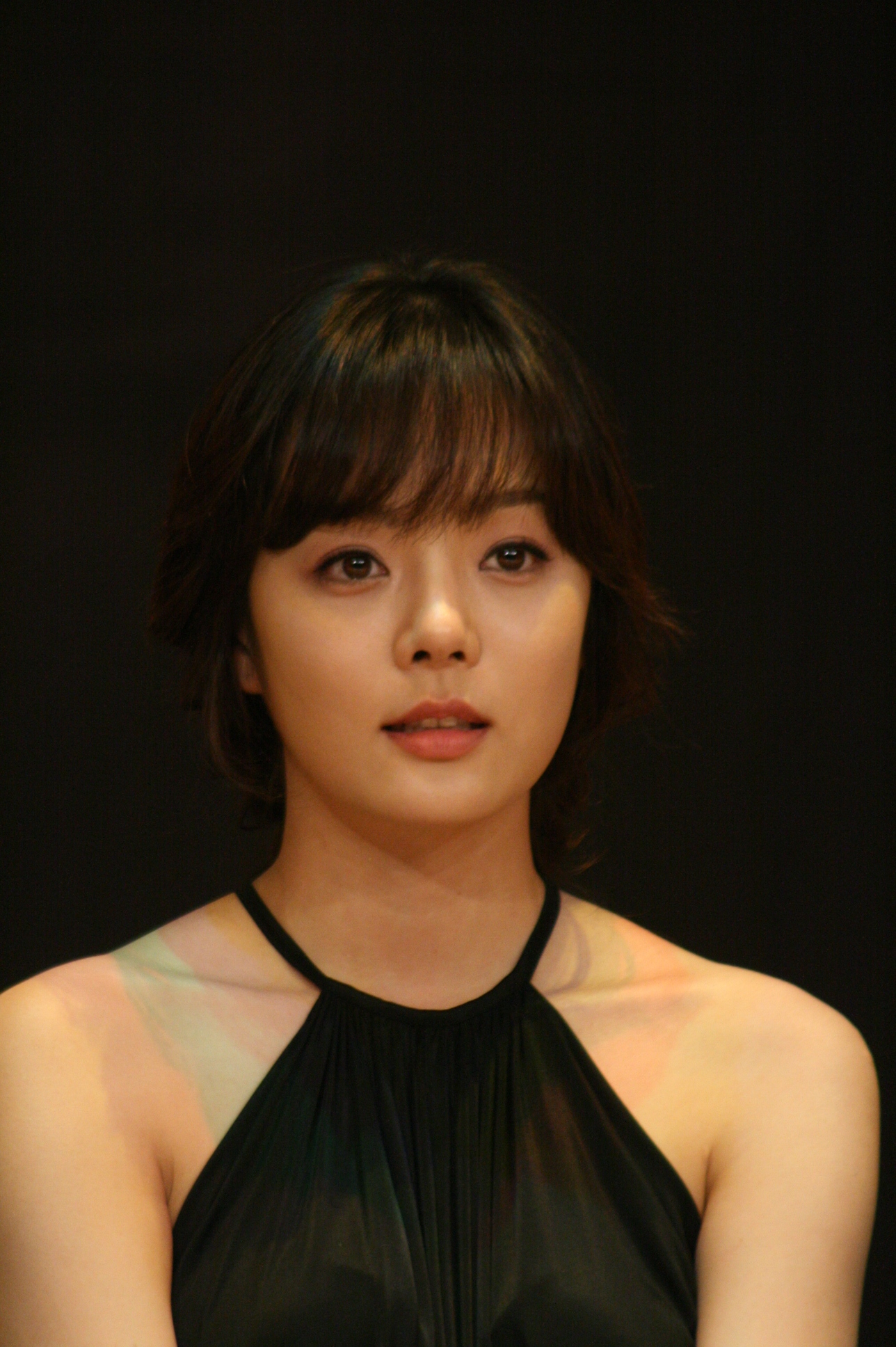 Imagem de referência de Son Chae-young, descrito nos dados abertos como cantora sul-coreana
