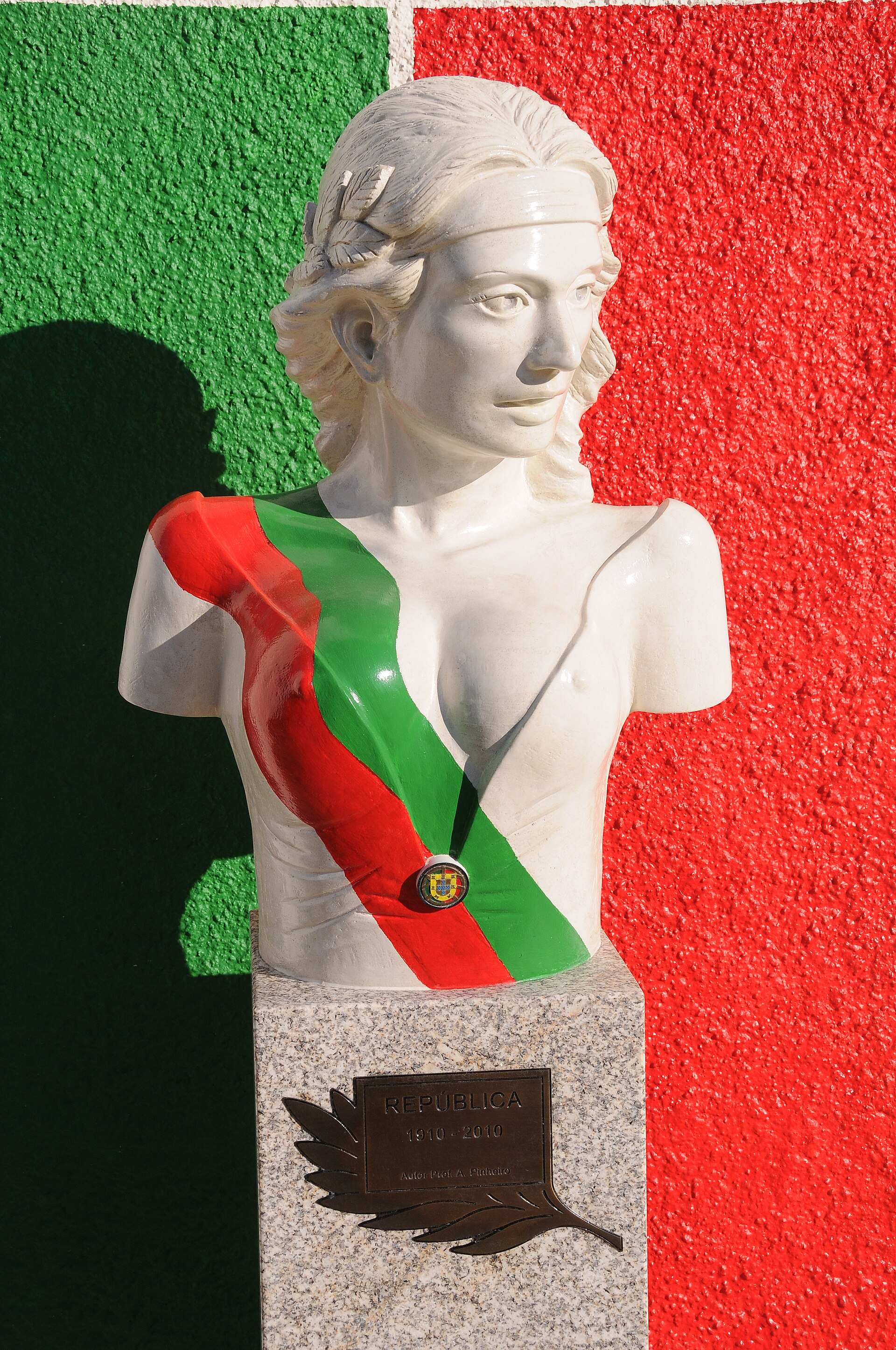 Imagem de referência de Busto da República, descrito nos dados abertos como busto em Braga, Portugal
