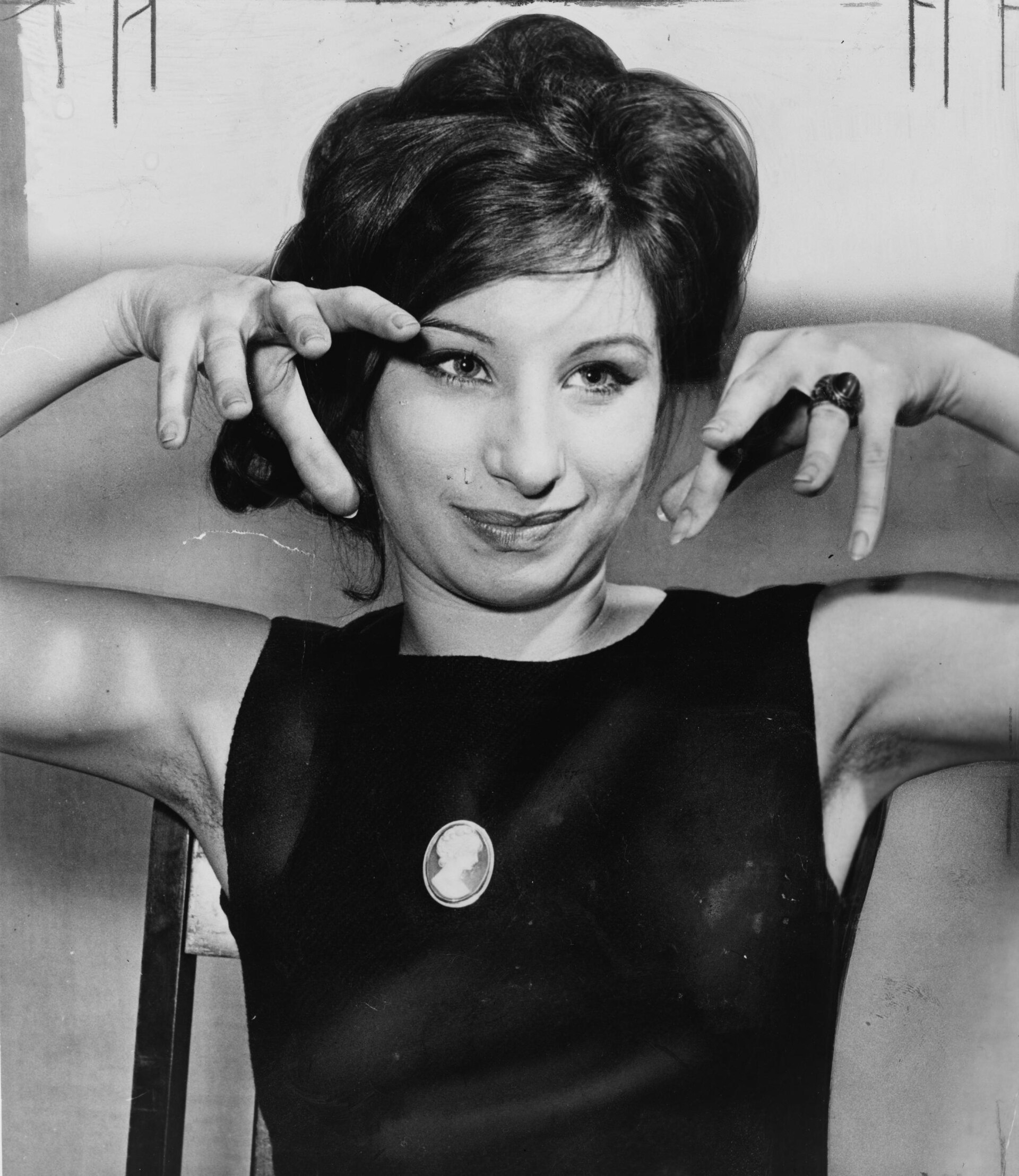 Imagem de referência relacionada a Barbra Streisand, item descrito como cantora e atriz norte-americana