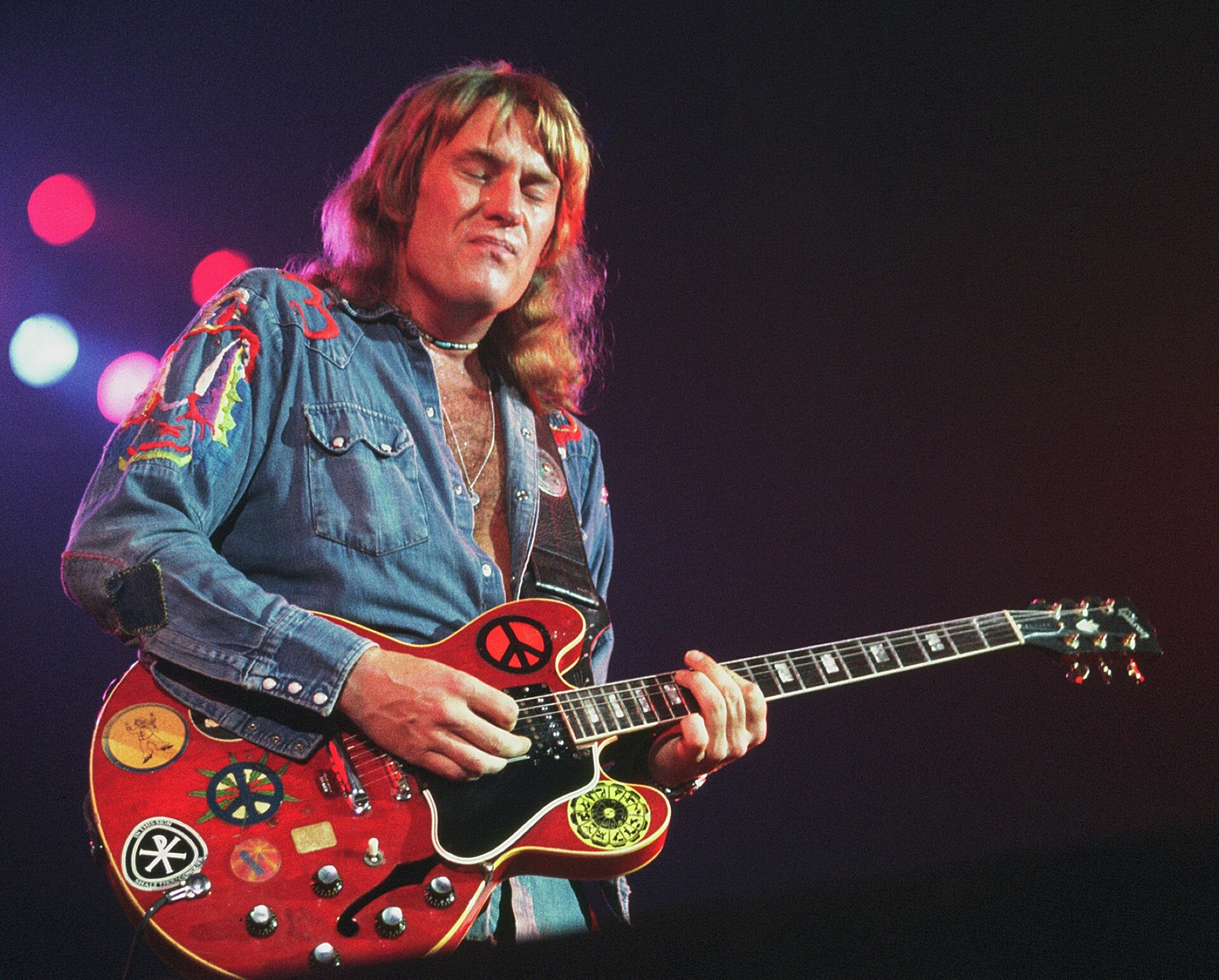 Imagem de referência relacionada a Alvin Lee, item descrito como cantor, compositor e guitarrista inglês