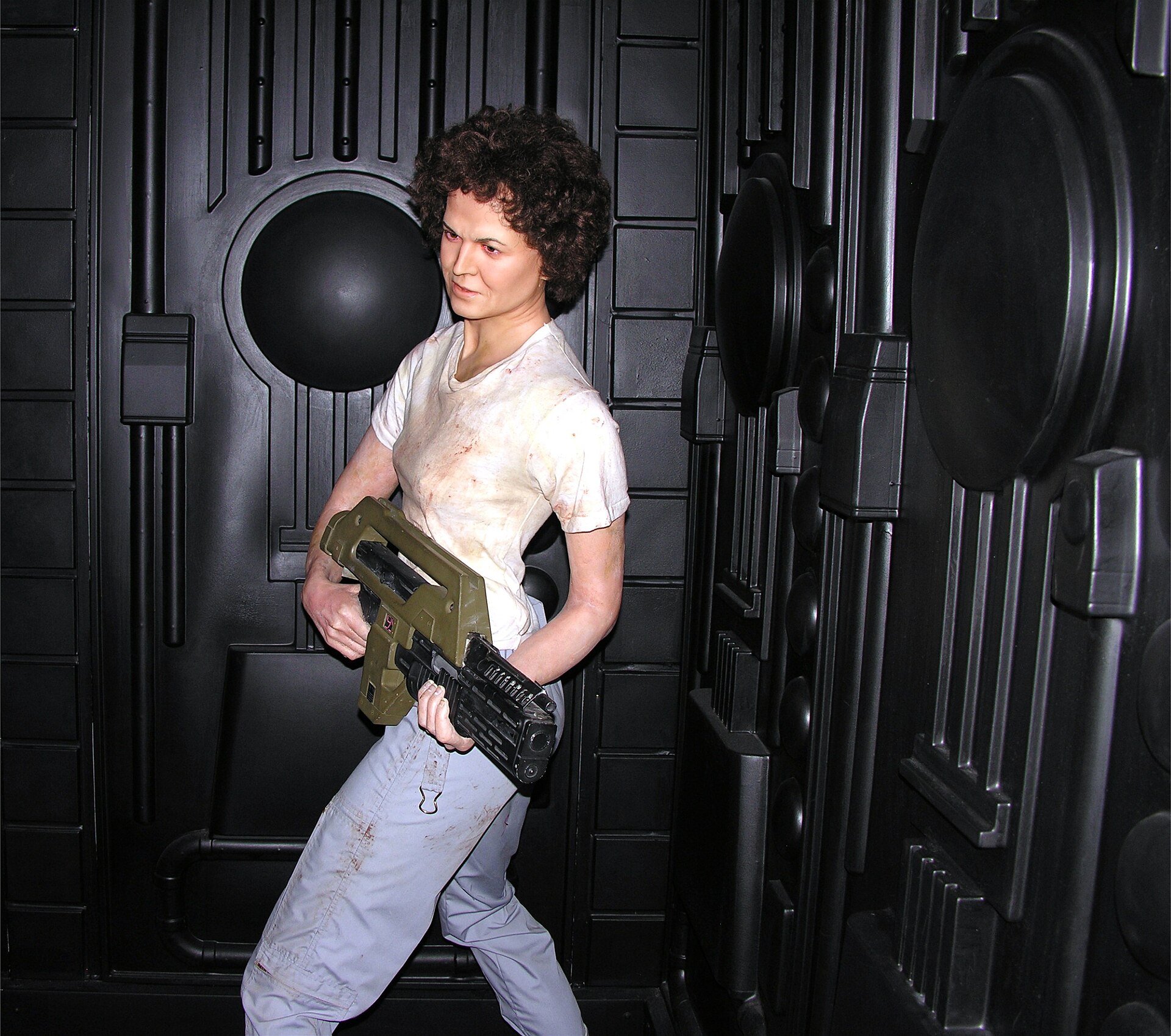 Imagem de referência de Ellen Ripley, descrito nos dados abertos como personagem fictícia e protagonista da série de filmes Alien, interpretada pela atriz americana Sigourney Weaver