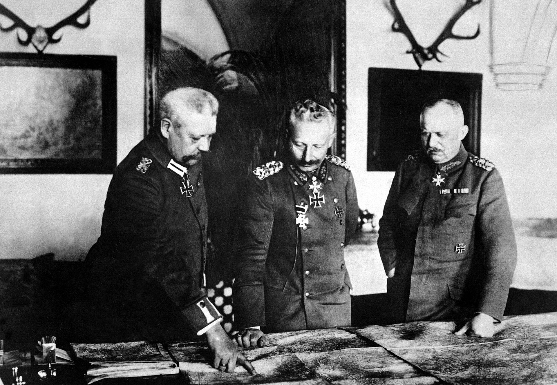 Imagem de referência relacionada a The Kaiser, item descrito como filme de 1918 dirigido por Rupert Julian