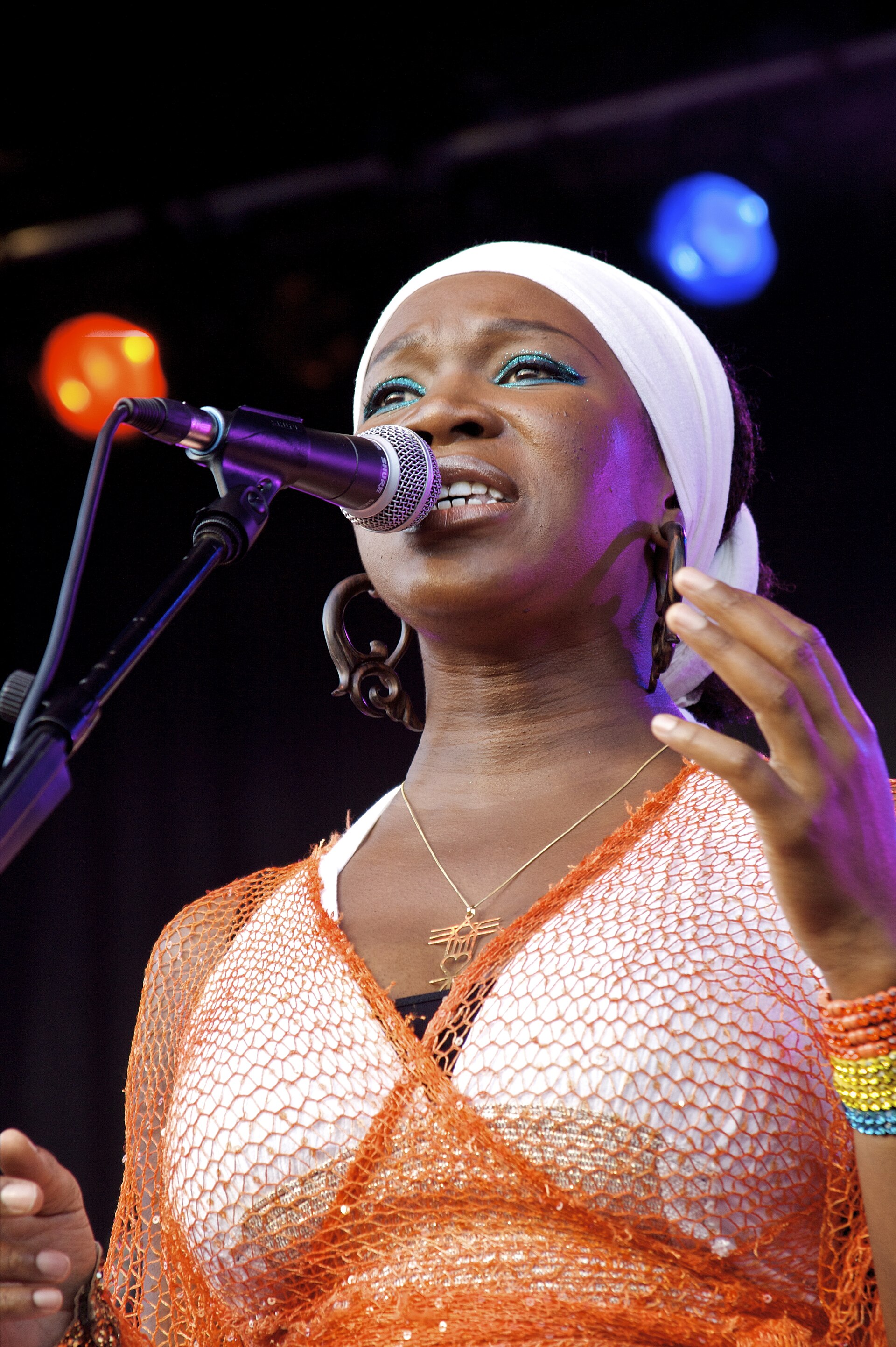 Imagem de referência de India.Arie, descrito nos dados abertos como cantora americana