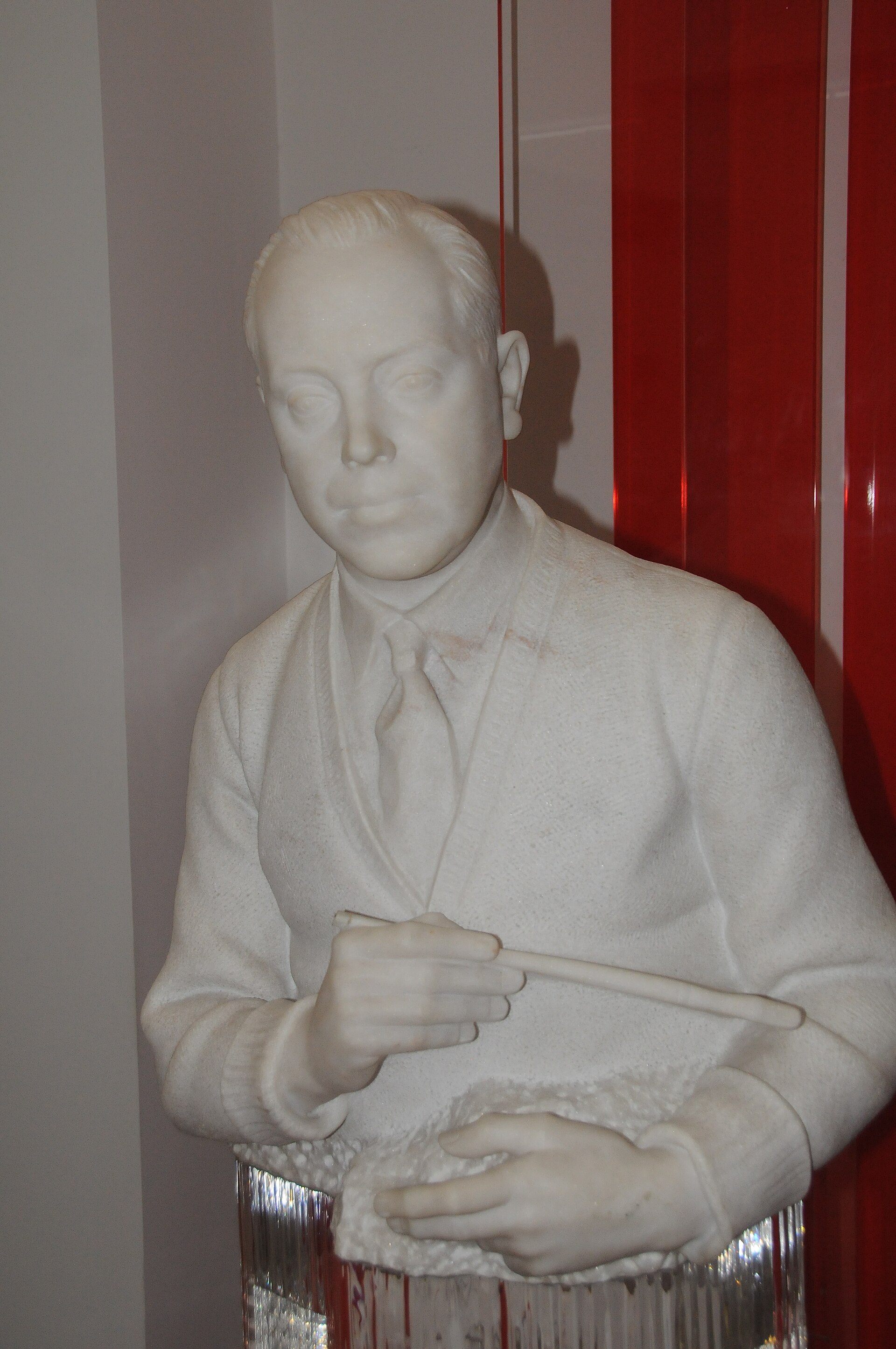 Imagem de referência de Busto de Henrique Medina, descrito nos dados abertos como busto em Braga Portugal
