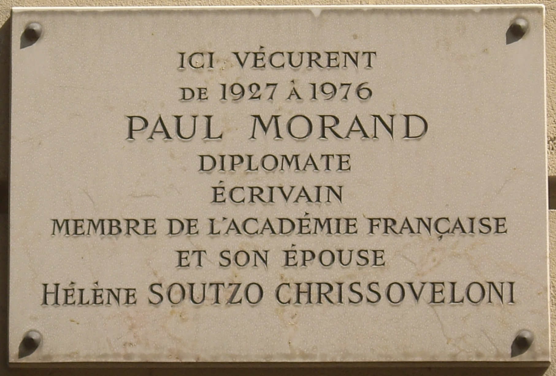 Imagem de referência relacionada a Paul Morand, item descrito como diplomata, novelista, dramaturgo e poeta francês