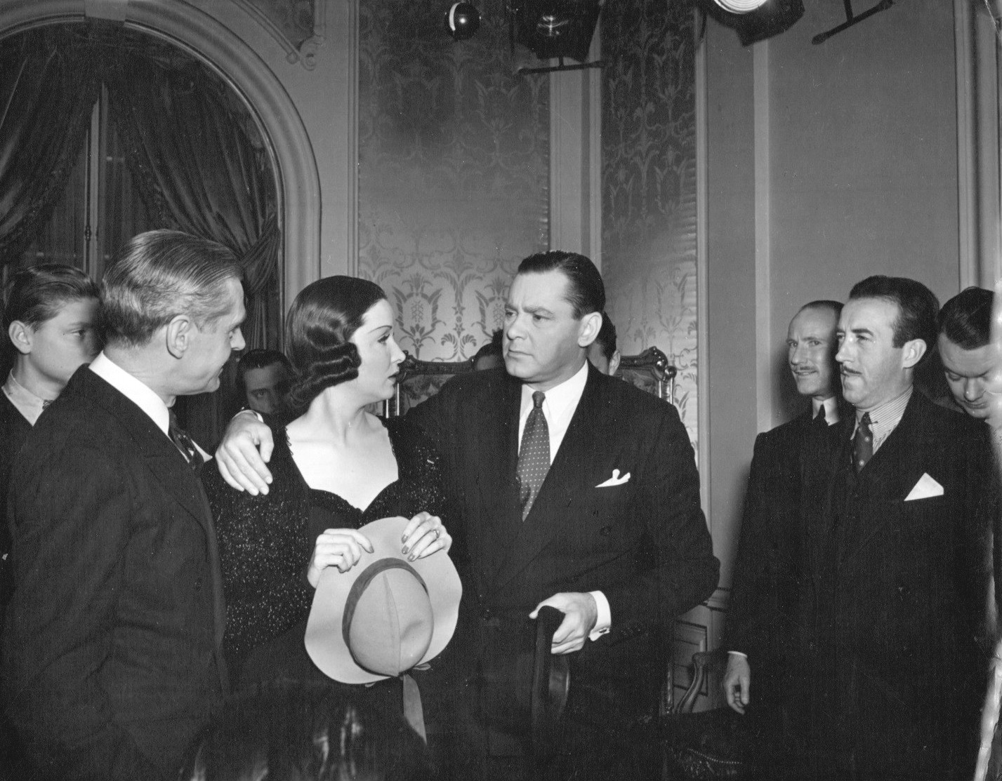 Imagem de referência relacionada a Mad About Music, item descrito como filme de 1938 dirigido por Norman Taurog, Bruce Manning e Joe Pasternak