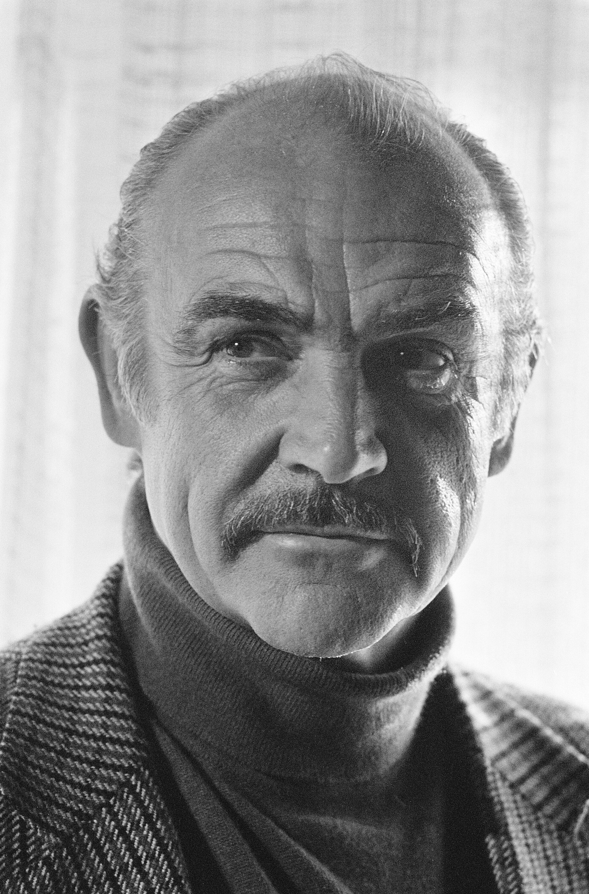 Imagem de referência de Sean Connery, descrito nos dados abertos como ator escocês (1930–2020)