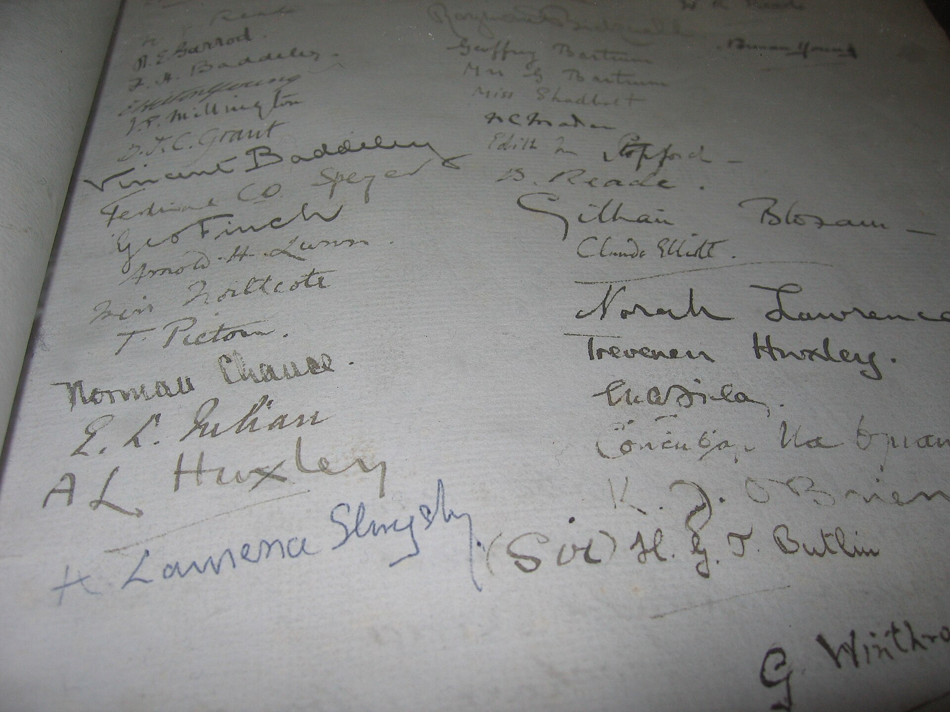 Imagem de referência relacionada a Aldous Huxley, item descrito como escritor britânico (1894–1963)
