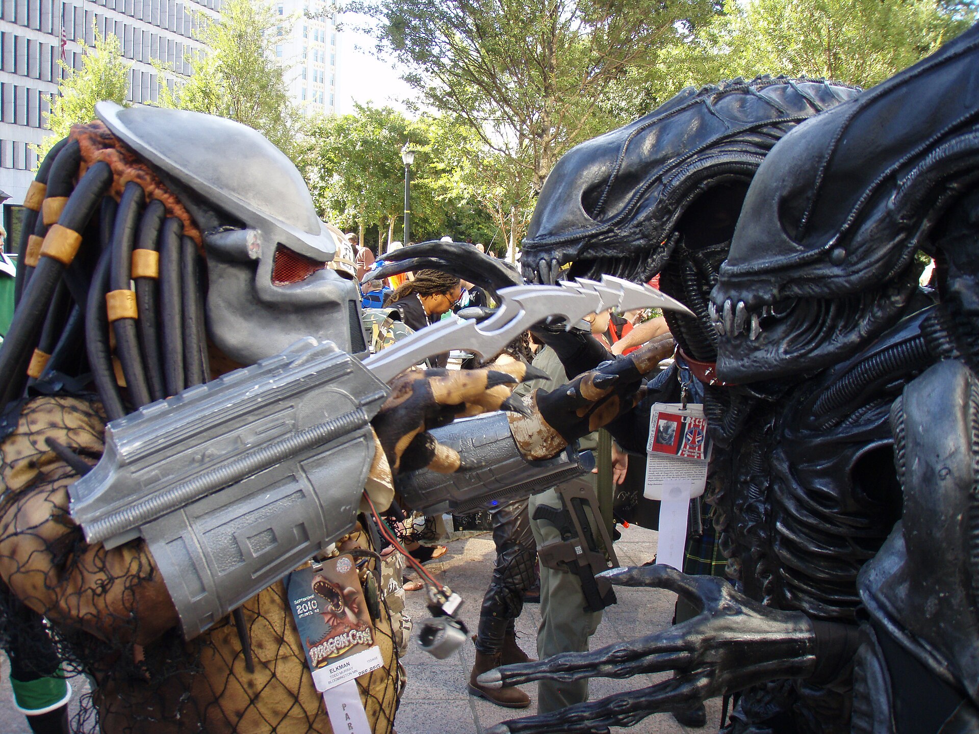 Imagem de referência de Alien vs. Predador, descrito nos dados abertos como filme de 2004 dirigido por Paul W. S. Anderson