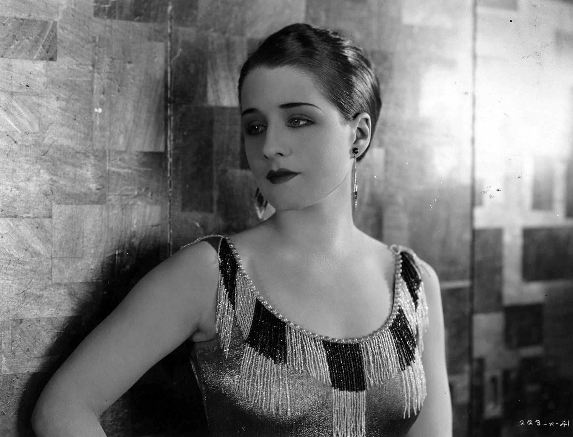 Imagem de referência de A Slave of Fashion, descrito nos dados abertos como filme de 1925 dirigido por Hobart Henley