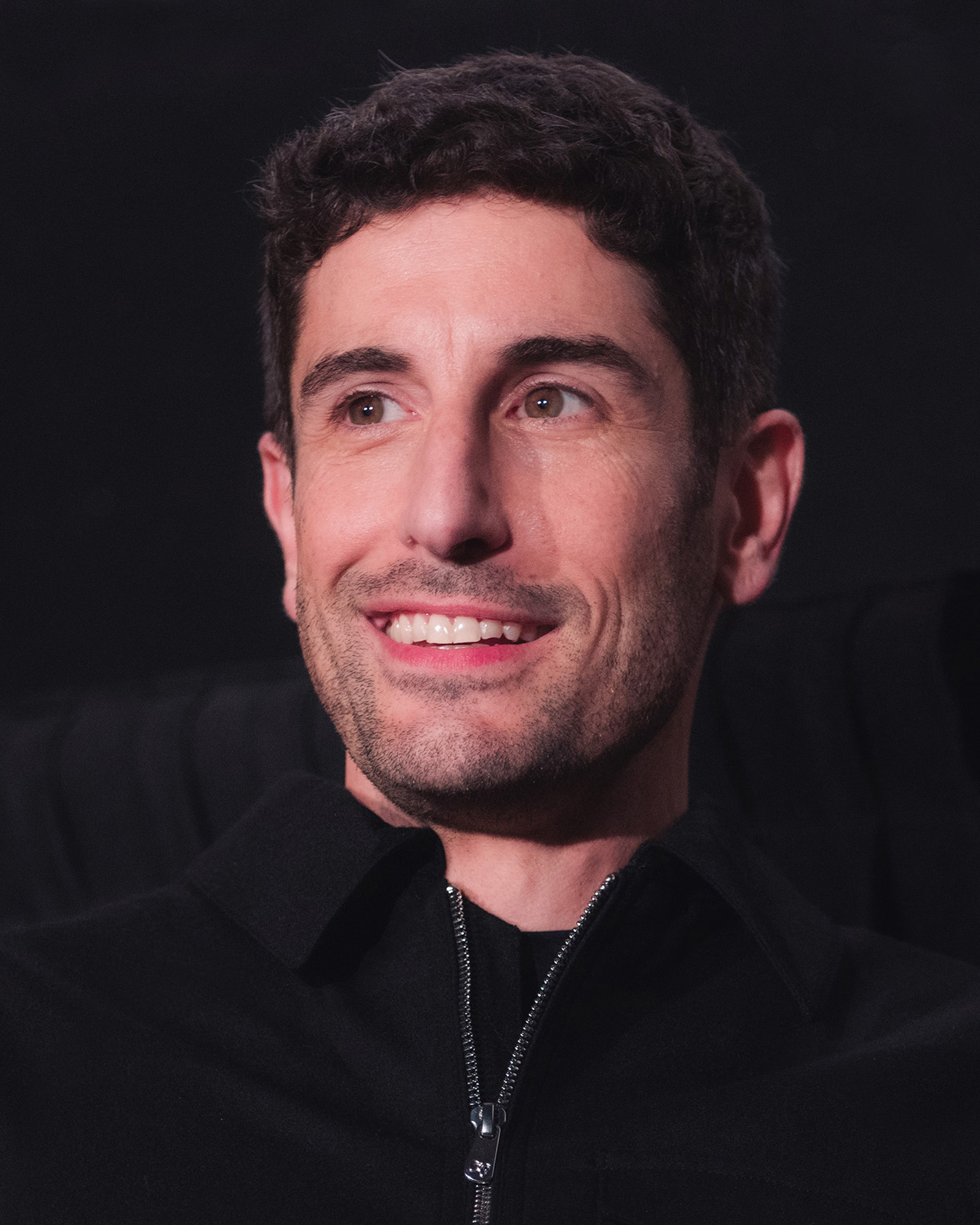 Imagem de referência relacionada a Jason Biggs, item descrito como ator norte-americano