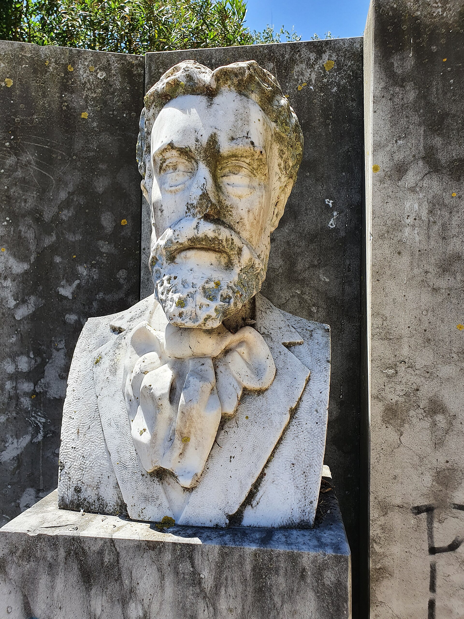Imagem de referência de Monumento a Alfredo Roque Gameiro, descrito nos dados abertos como monumento na Amadora