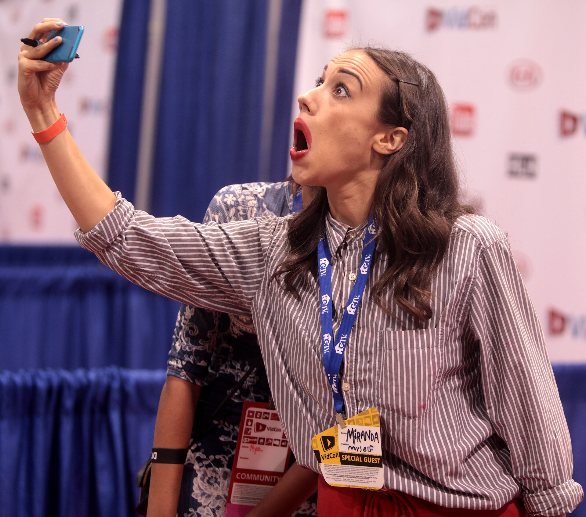 Imagem de referência de Miranda Sings, descrito nos dados abertos como personagem fictícia