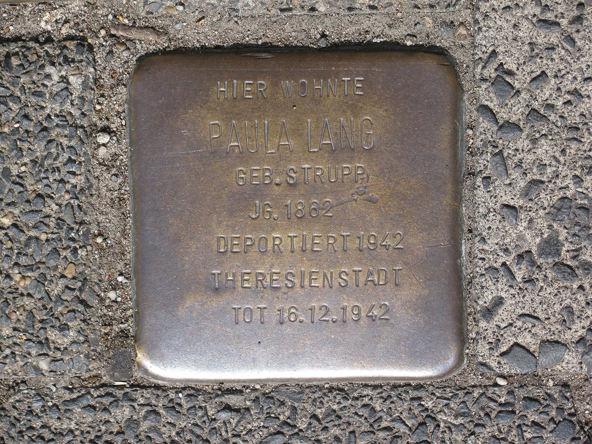 Imagem de referência de Stolperstein para Paula Lang, descrito nos dados abertos como stolperstein em Celle, Alemanha