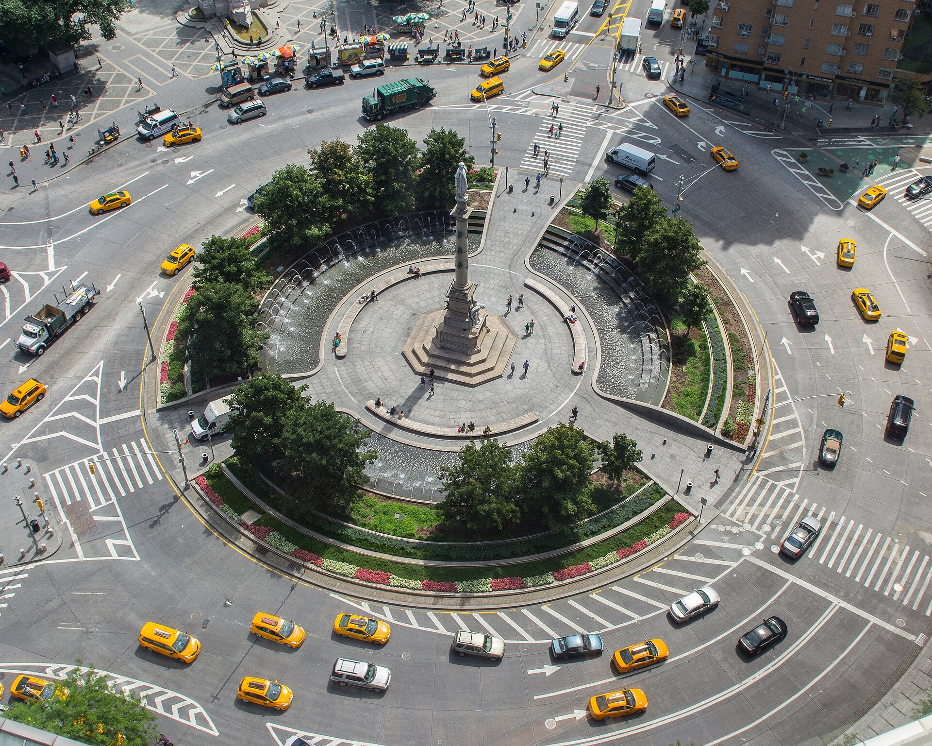 Imagem de referência de Columbus Circle, descrito nos dados abertos como monumento, rotatória e bairro de Manhattan, Nova Iorque, Estados Unidos