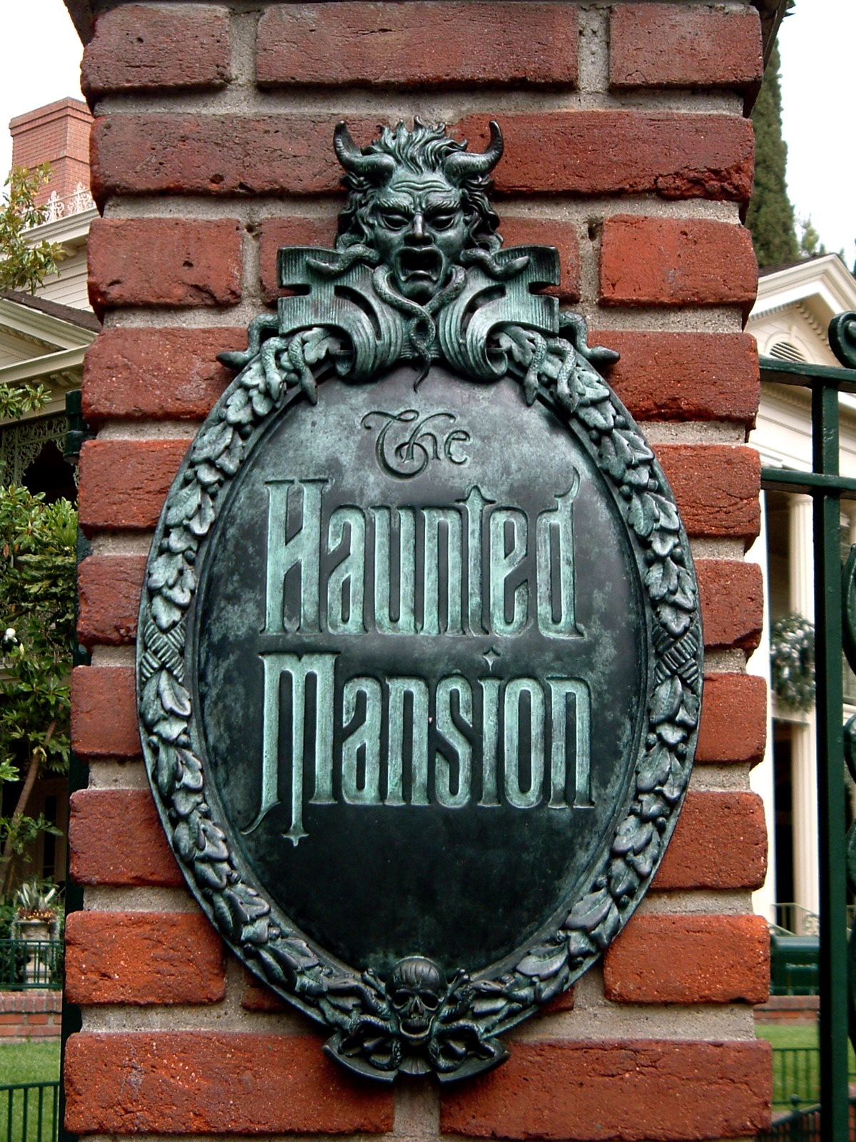 Imagem de referência de The Haunted Mansion, descrito nos dados abertos como filme de 2003 dirigido por Rob Minkoff