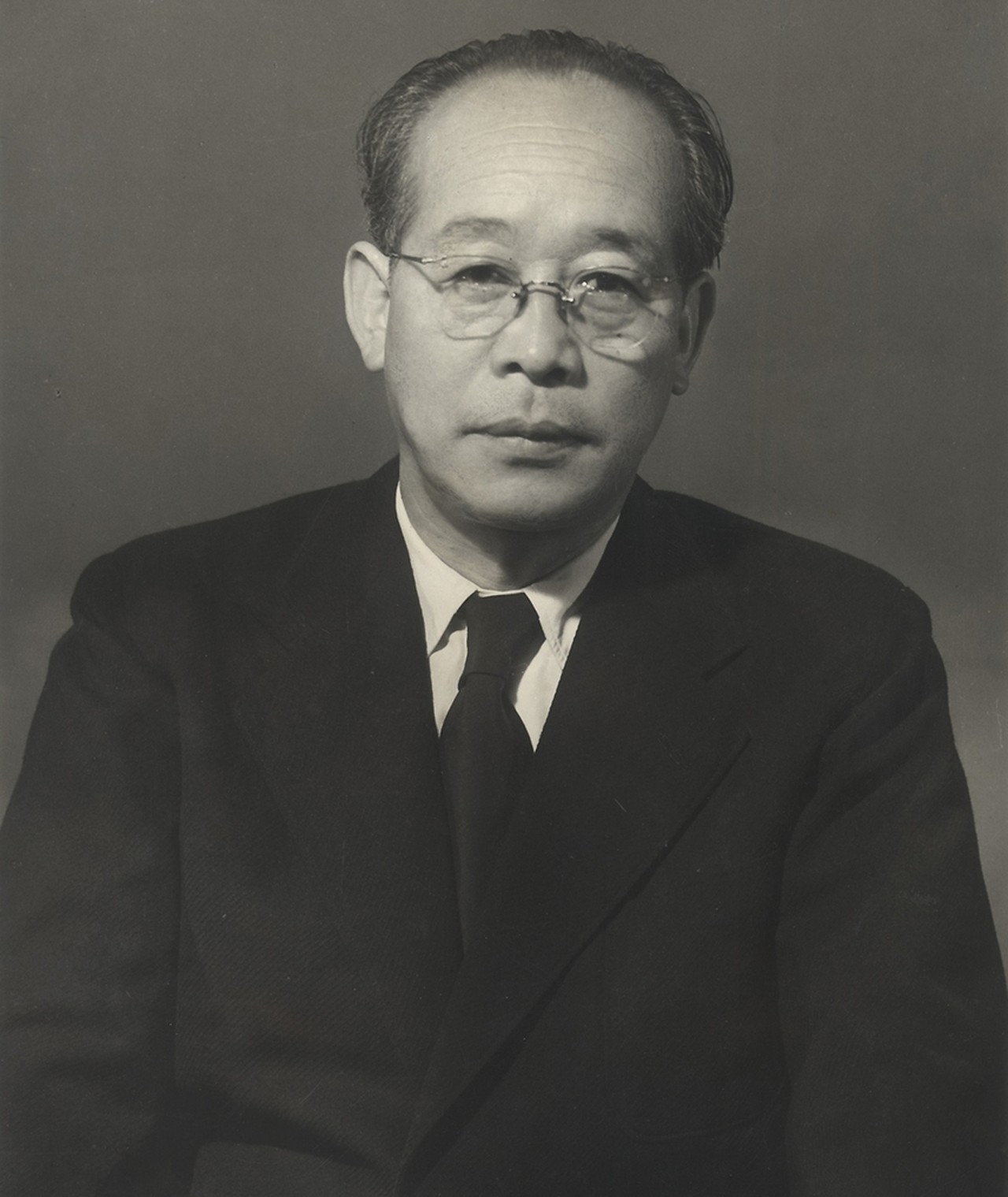 Imagem de referência de Kenji Mizoguchi, descrito nos dados abertos como diretor de cinema e roteirista japonês