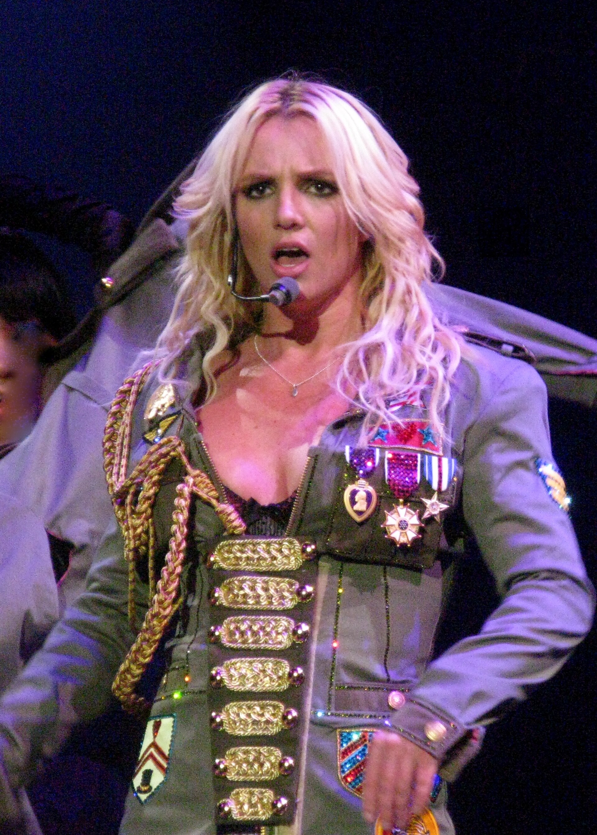 Imagem de referência de Britney, descrito nos dados abertos como álbum de estúdio de Britney Spears