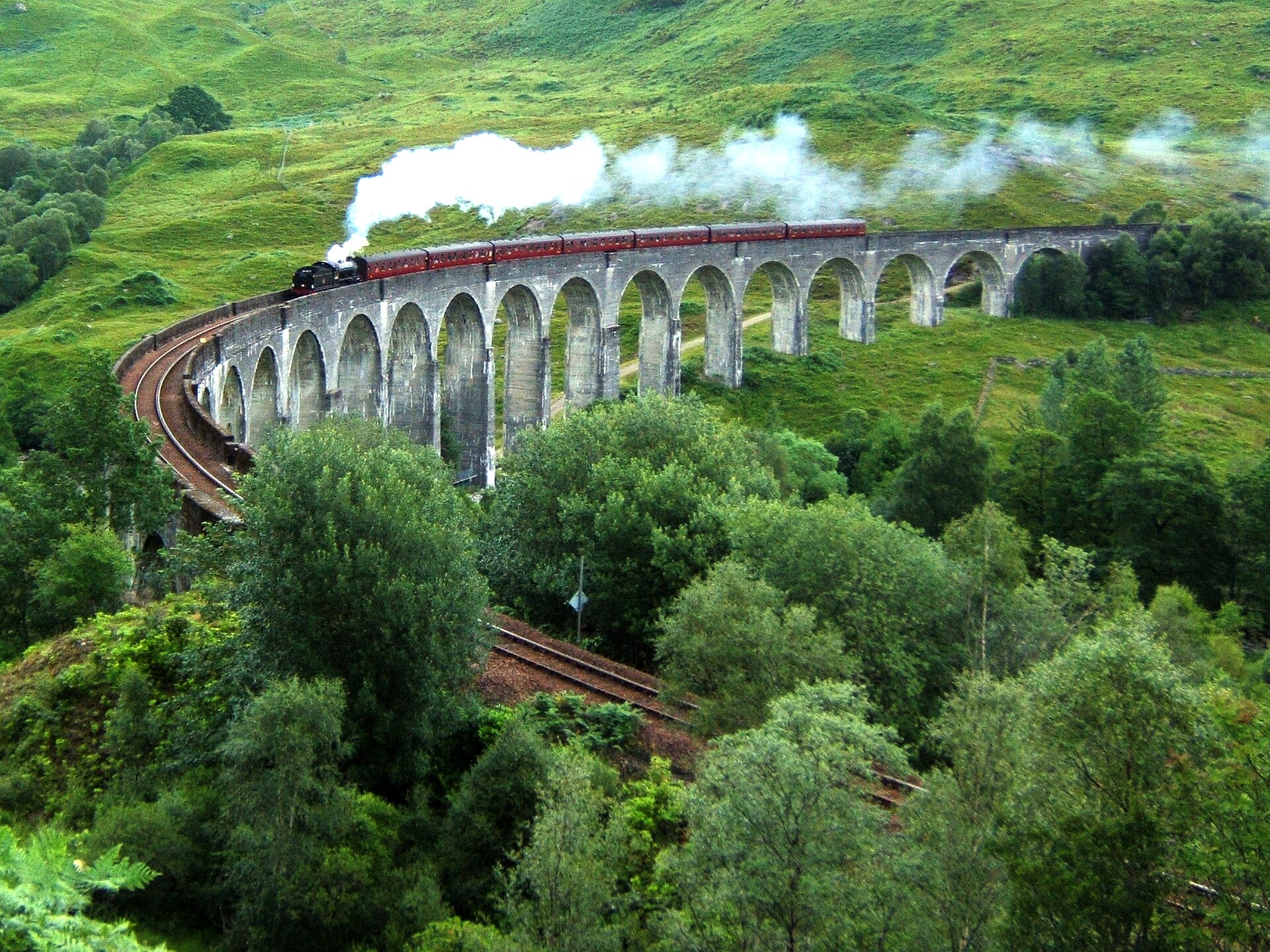 Imagem de referência de Harry Potter and the Chamber of Secrets, descrito nos dados abertos como filme de 2002 dirigido por Chris Columbus