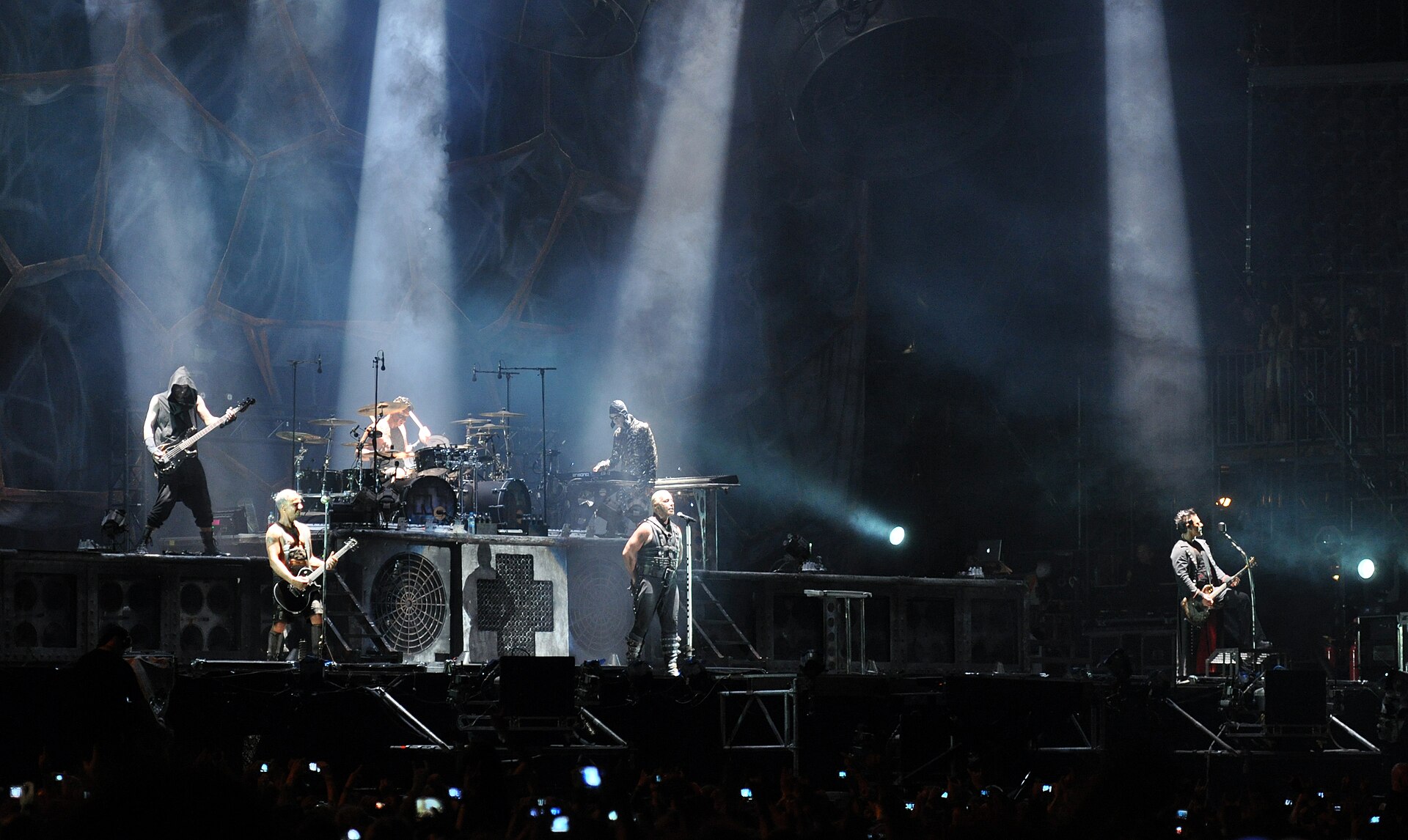 Imagem de referência de Rammstein, descrito nos dados abertos como banda alemã de metal industrial