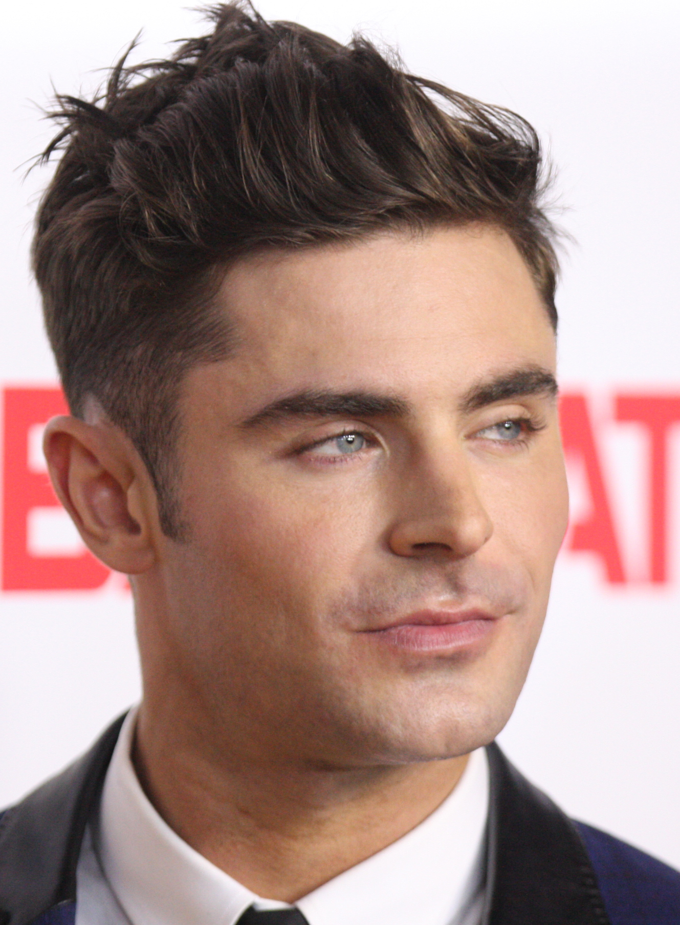 Imagem de referência de Zac Efron, descrito nos dados abertos como ator norte-americano