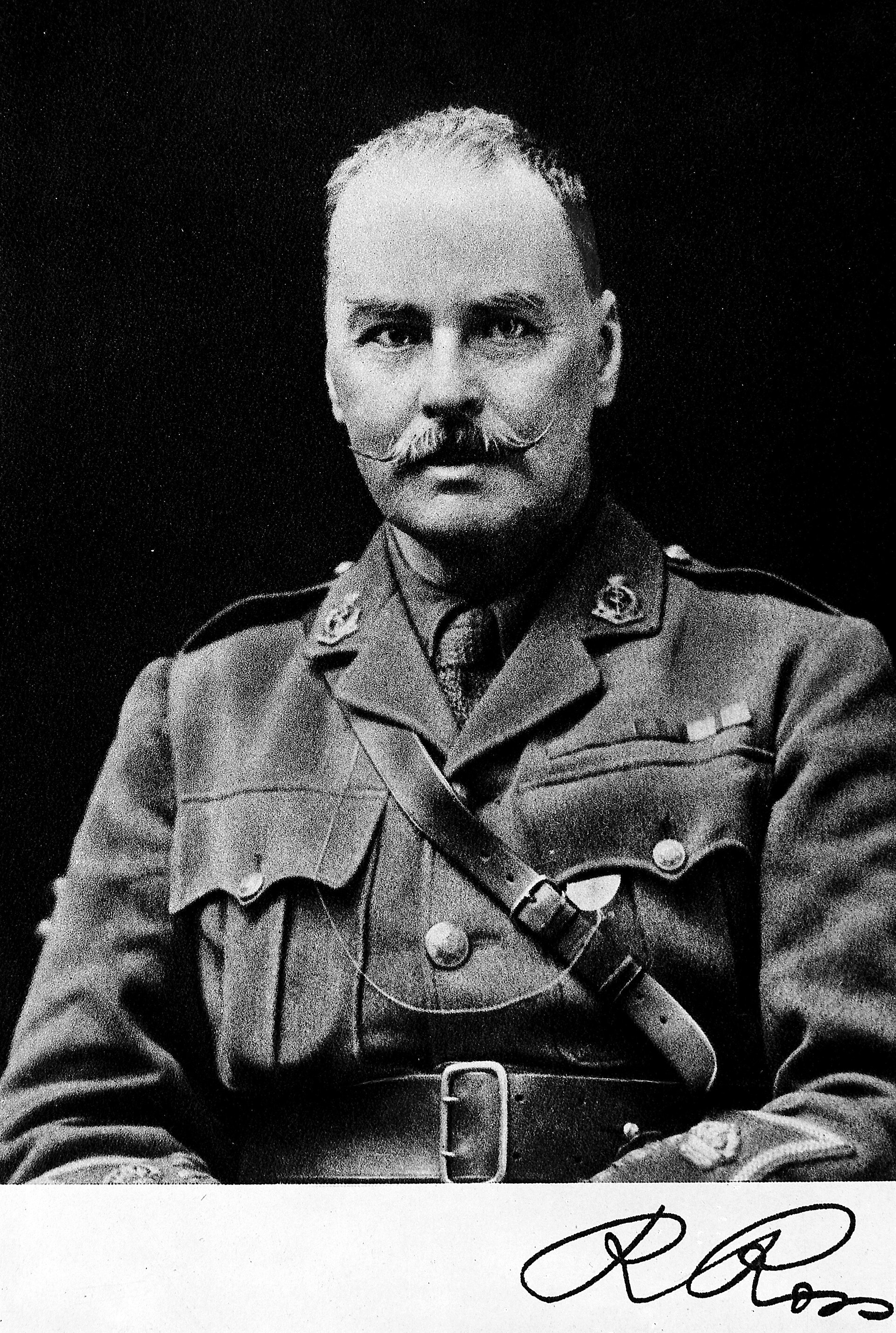 Imagem de referência relacionada a Ronald Ross, item descrito como médico de Reino Unido