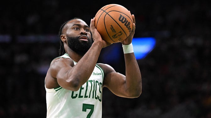 A estrela da NBA Jaylen Brown diz em uma entrevista ridícula que é um influenciador, não um entretenimento para os fãs