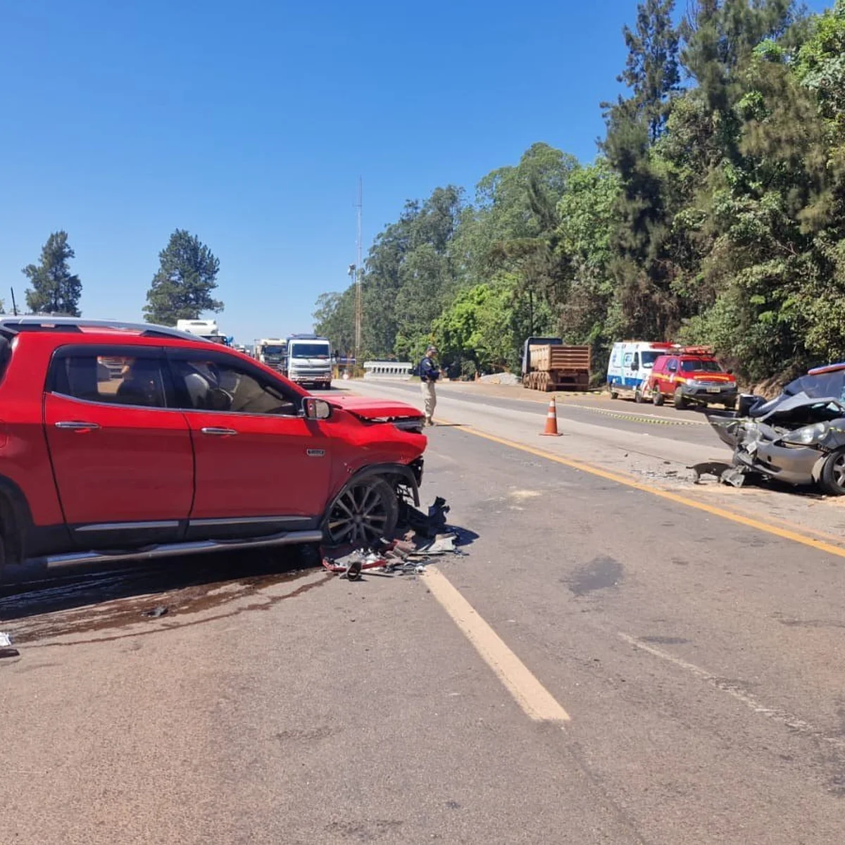 MG: acidente mata mulher e deixa um homem e 3 crianças feridas na BR-040