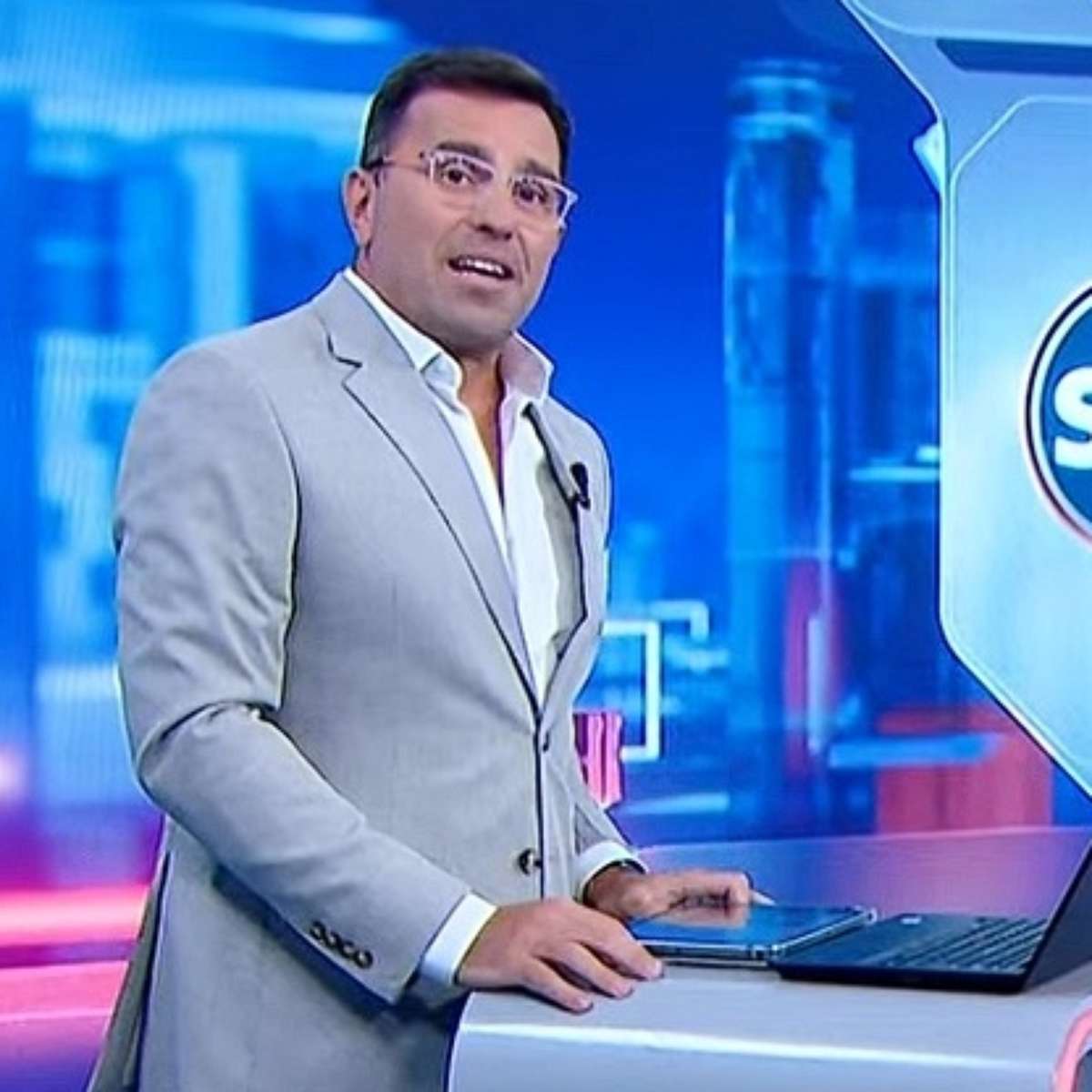 SBT investiga acusações de extorsão feitas contra Rodrigo Bocardi, e jornalista fica de fora de programa