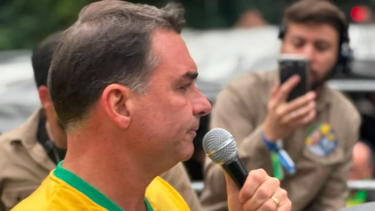 Campanha de Flávio aposta em ligar Moraes a Lula para desgastar petista