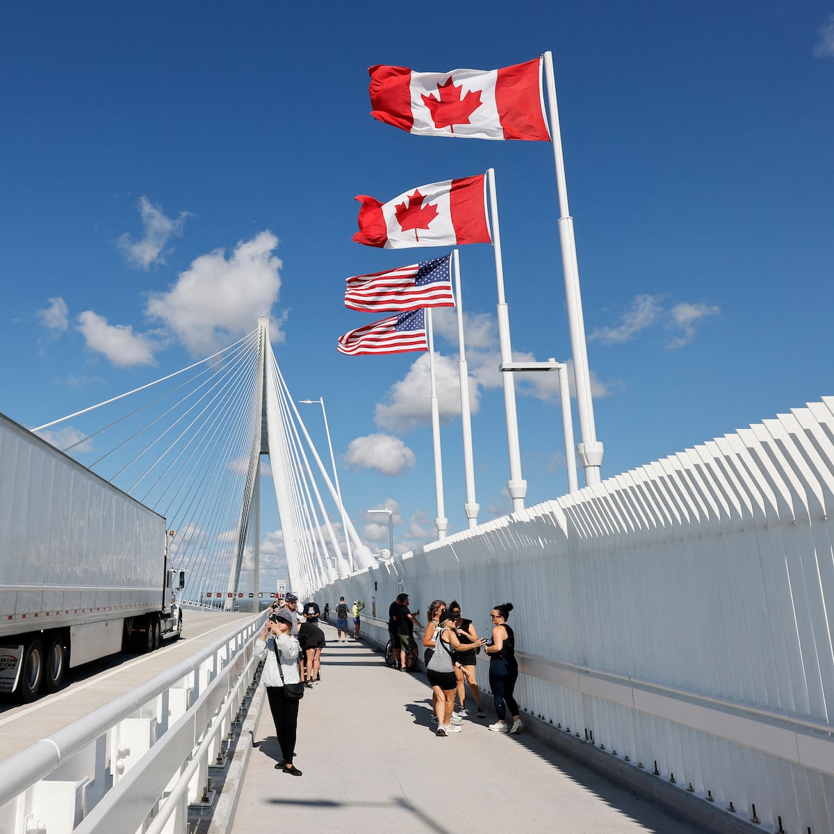 Tarifas de retaliação do Canadá sobre produtos dos EUA entram em vigor nesta terça-feira
