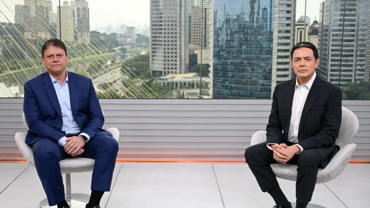 Tarcísio recua sobre 60% de alunos em tempo integral: "Pé no chão"