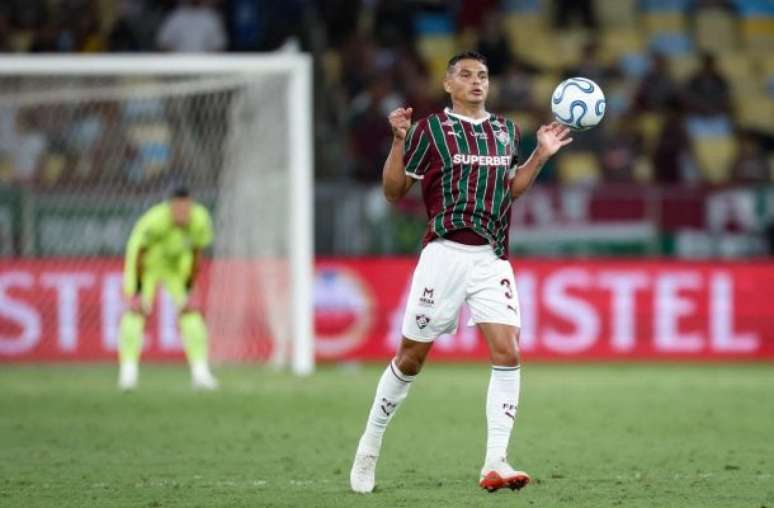 Thiago Silva expõe rotina no Fluminense: "À base de anti-inflamatório"