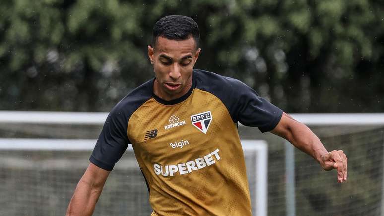 Victor Sá se recupera de lesão e reforça o São Paulo contra o Boca Juniors