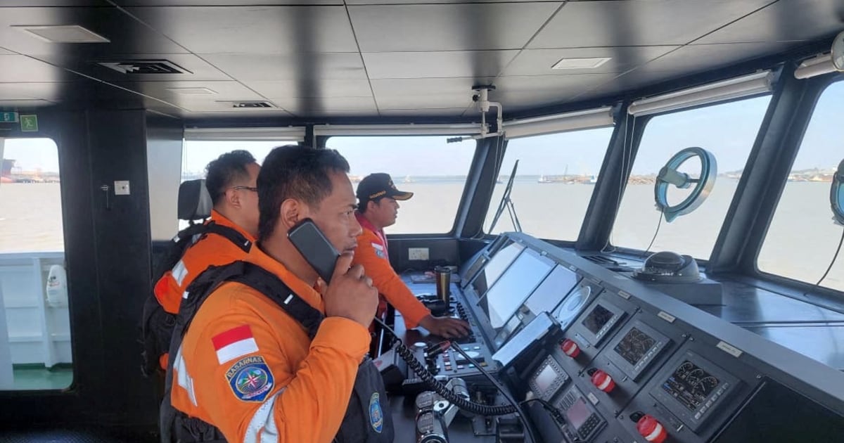 Balsa lotada pega mau tempo, afunda e deixa 140 pessoas desaparecidas na Indonésia