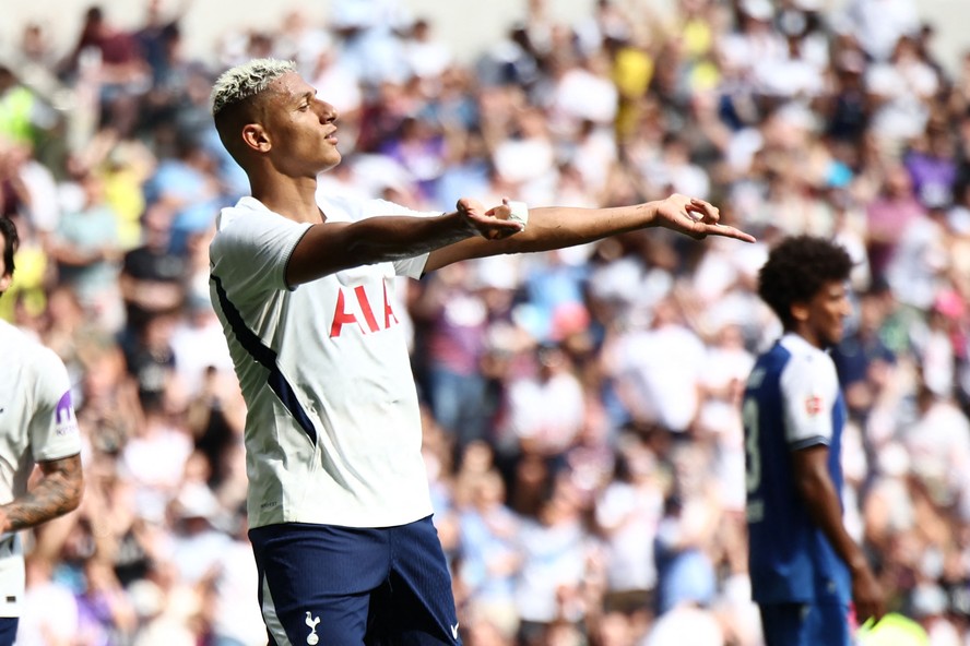 Vasco sinaliza ao Tottenham oferta pela compra de Richarlison e aguarda resposta até esta quinta-feira