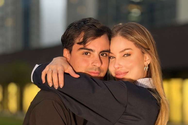 Saory Cardoso afirma que trabalho está atrapalhando rotina íntima com Dudu Camargo: 'Correria danada'