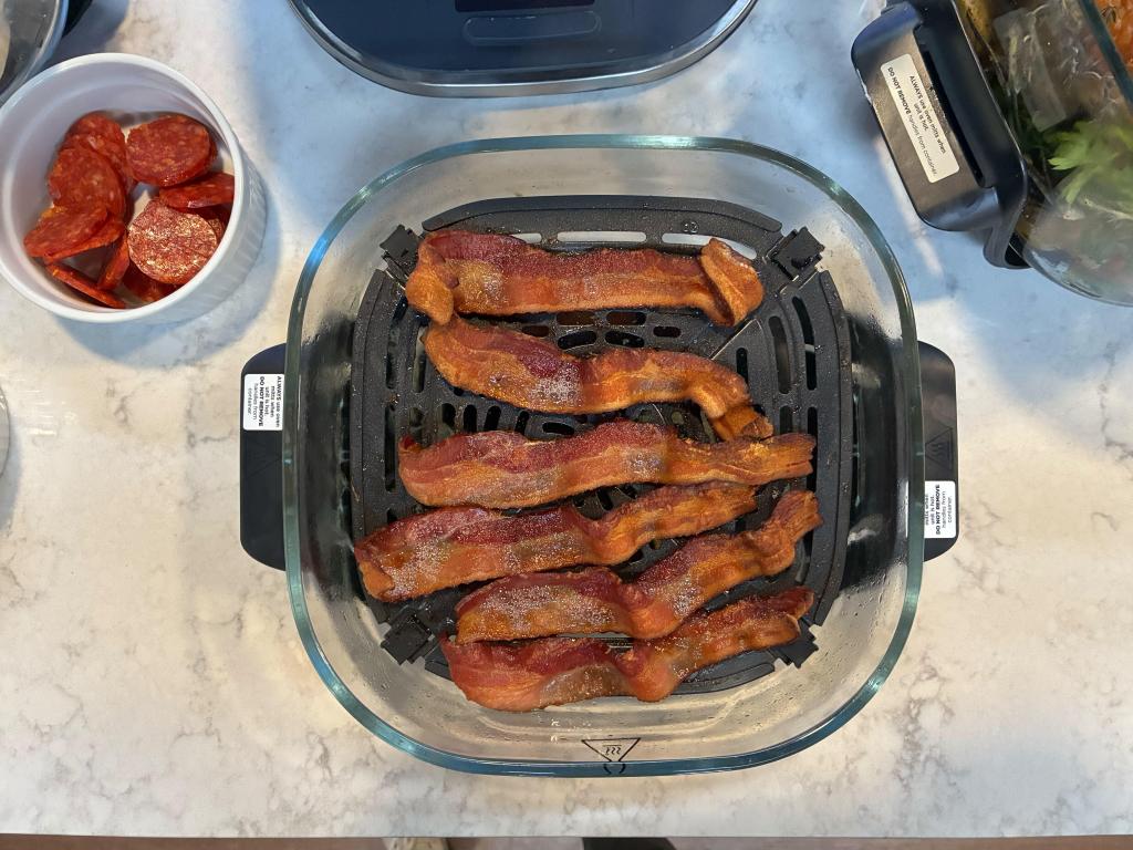 Depois de uma única porção de bacon no air fryer, parei de usar minha frigideira