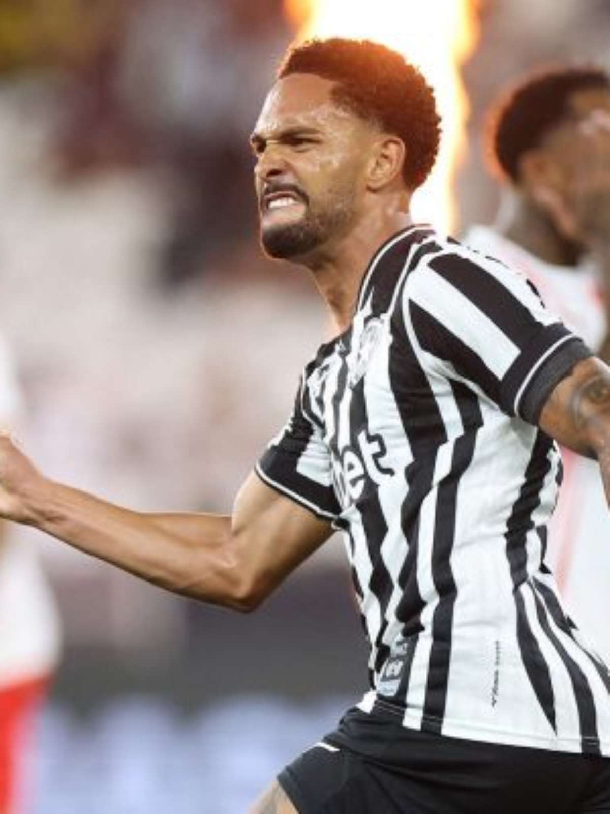 Vitinho marca contra o Bragantino, mas Botafogo empata mais uma vez