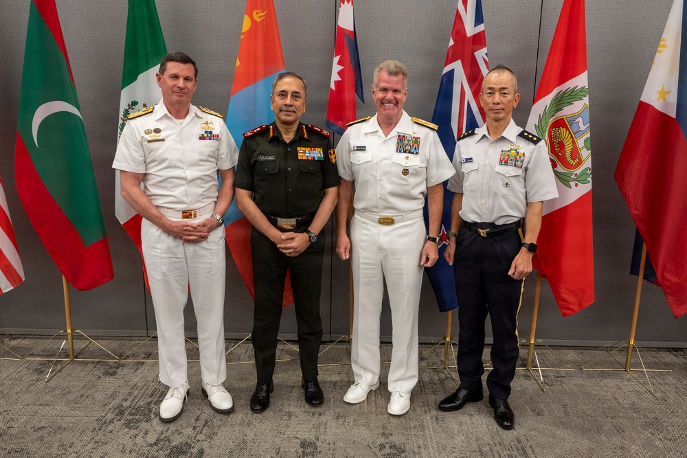 Imagem relacionada à notícia: Leitura do Adm. Samuel J. Reuniões Paparo çs nas margens da Conferência dos Chefes de Defesa do Indo-Pacífico