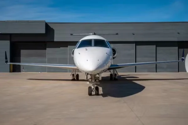 Veja fotos do avião ligado a Vorcaro que foi usado por Flávio e Moraes - destaque galeria