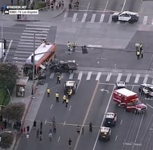 Repórter e piloto de Los Angeles estão entre os 3 mortos após queda de helicóptero de notícias