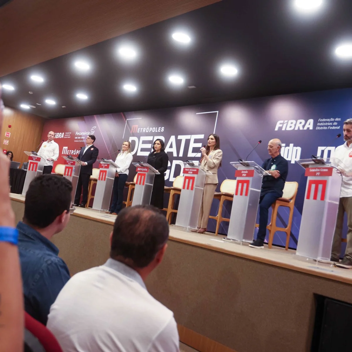 Após blocos marcados por acusações, candidatos apresentam planos de governo
