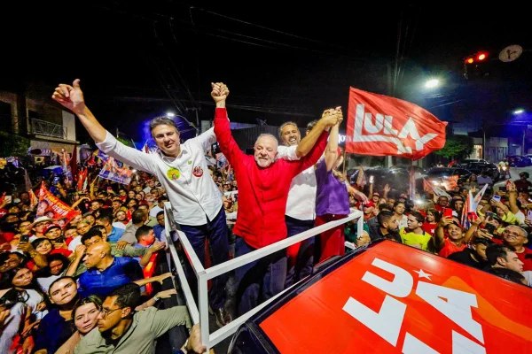 Lula reorganiza campanha após atritos e convoca mobilização para domingo